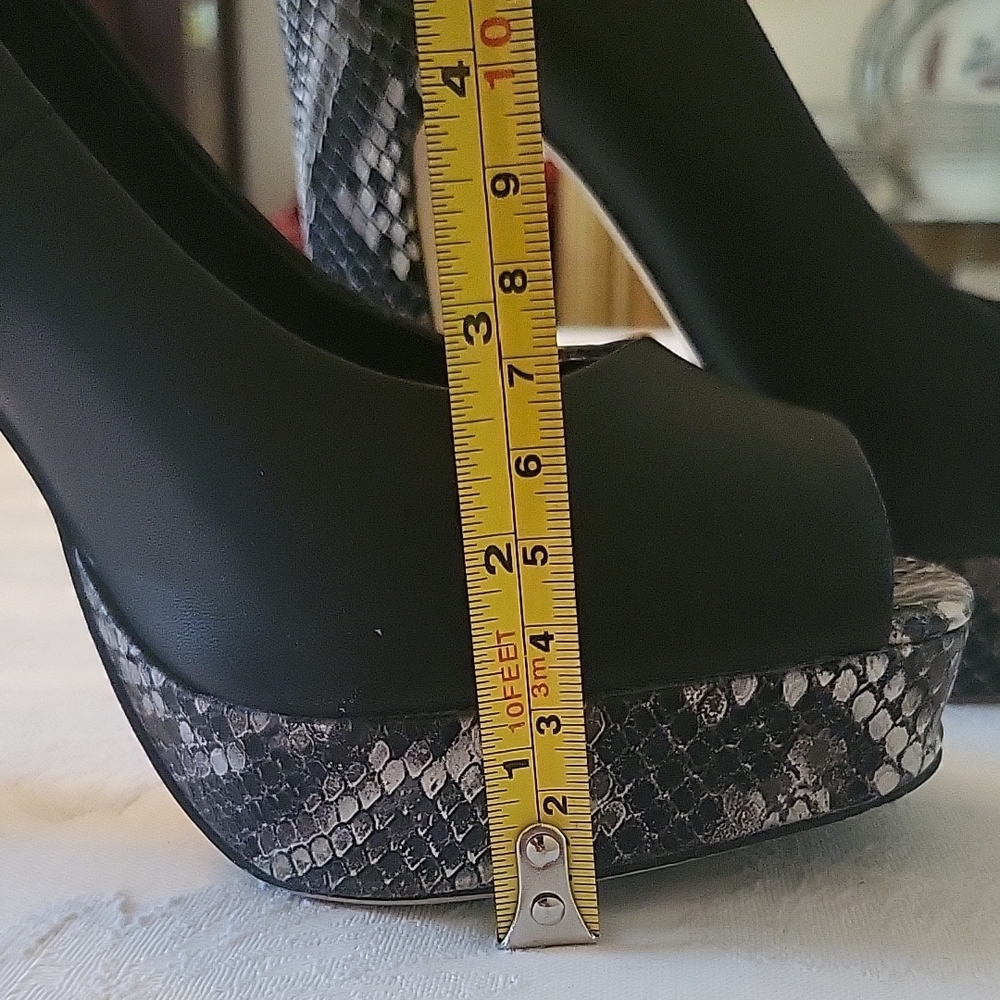LIKE NEW Le Chateau Black & Gray Leather & Mock-Snake Platform PeepToe Heels 7.5 - Picture 10 of 14